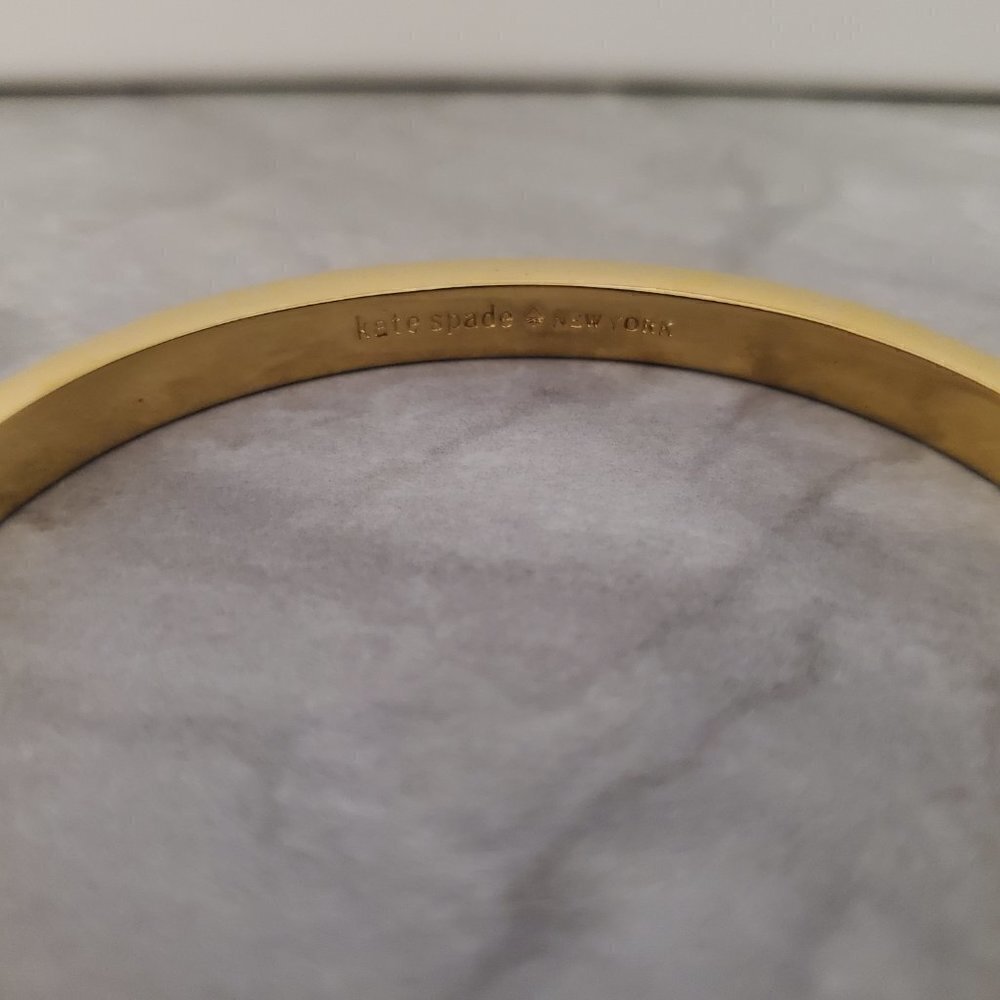 ✨ Kate Spade Rhinestone Pave Bow Gold Hinged Bracelet ✨ - Picture 8 of 10